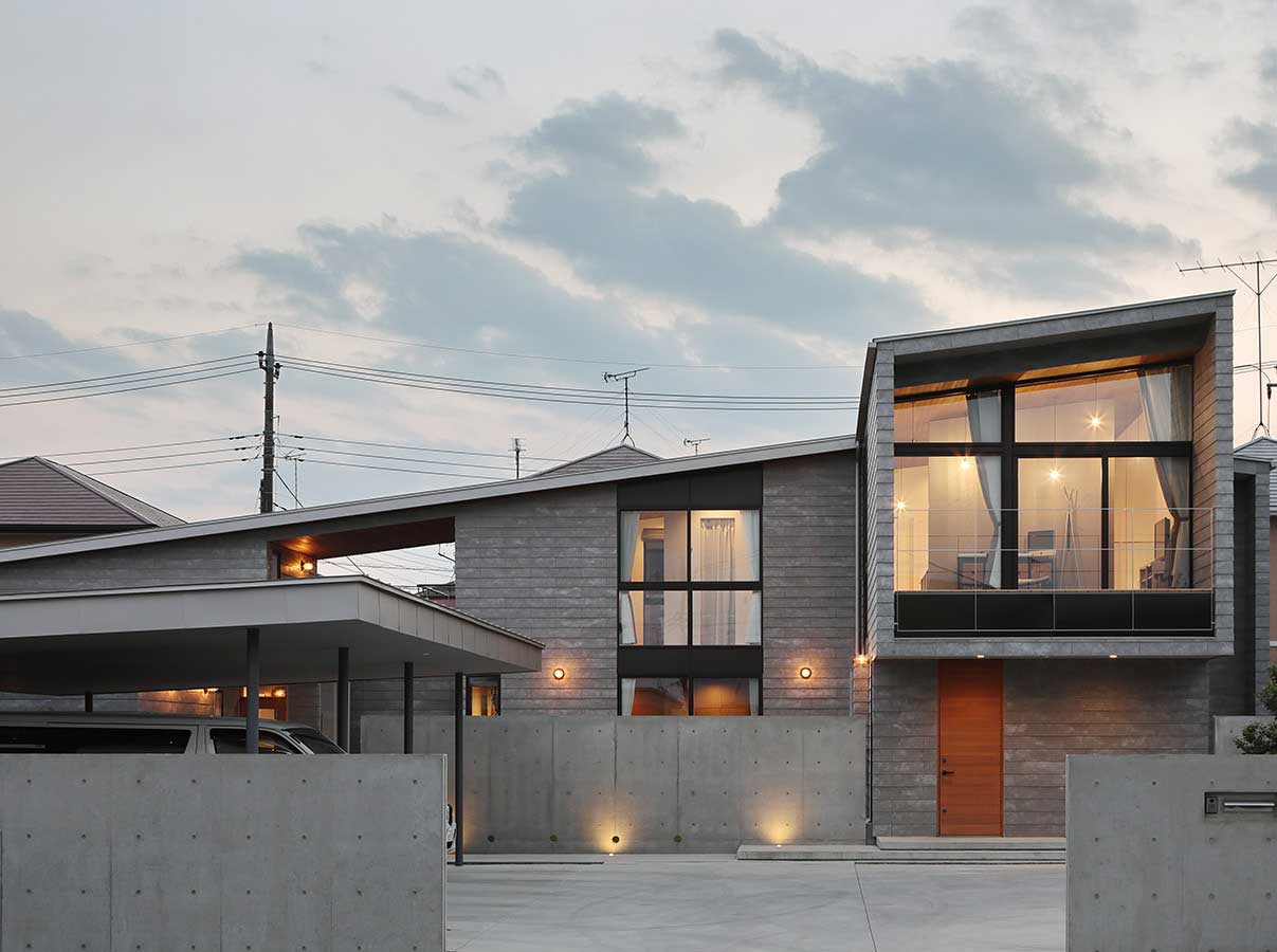 群馬県太田市の設計事務所がつくる宇都宮市家の外観とガレージ